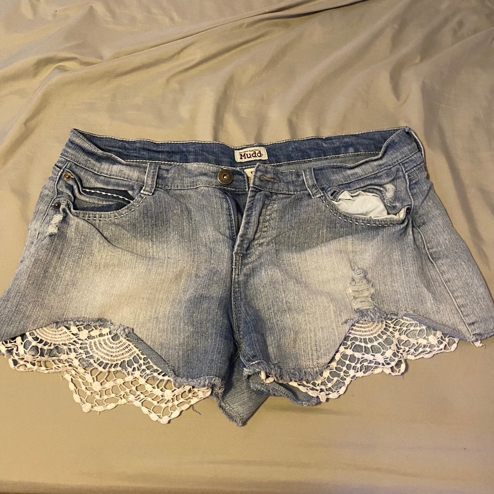 Cute lace jeans!